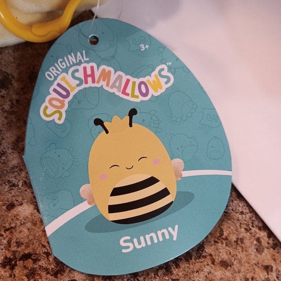 Squishmellow Keychain Sunny soft bumblebee - Picture 3 of 4